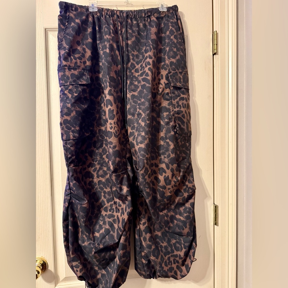 SHEIN Plus Size Leopard Print Cargo Pants | Size 3X | Brown & Black